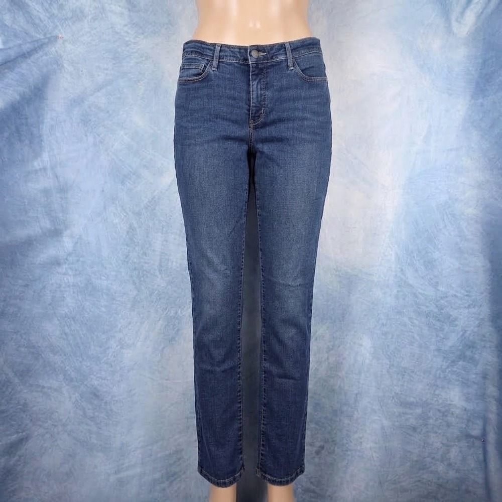 Signature by Levi Strauss Totally Shaping Straight Jeans Medium Wash W32 L32
